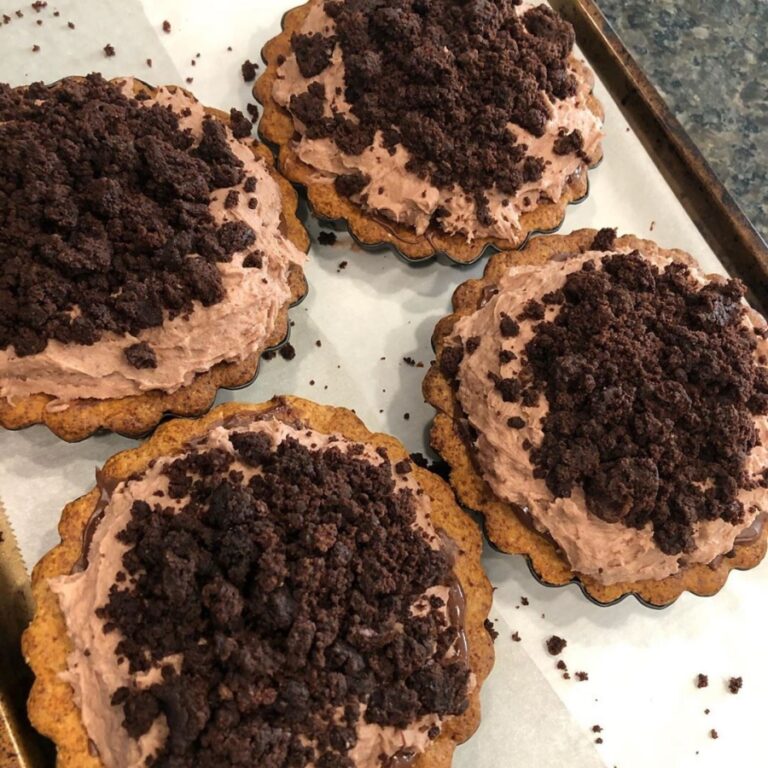 mini peanut butter chocolate tarts using simply delish