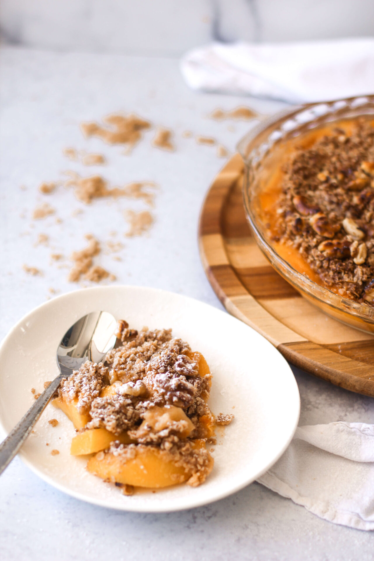 vegan peach crumble