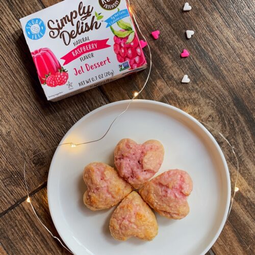 Raspberry Heart Macaroons Box Top