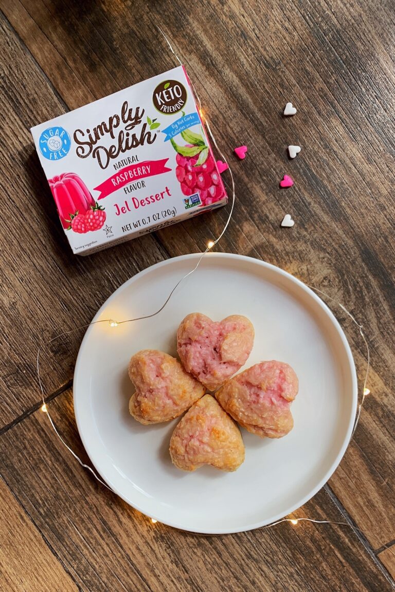 Raspberry Heart Macaroons Box Top